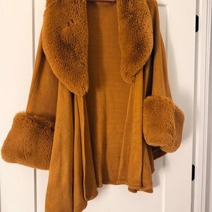 Women's Faux Fur Trimmed Jacket - Tan